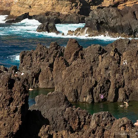 Porto Moniz Villa 度假居 *