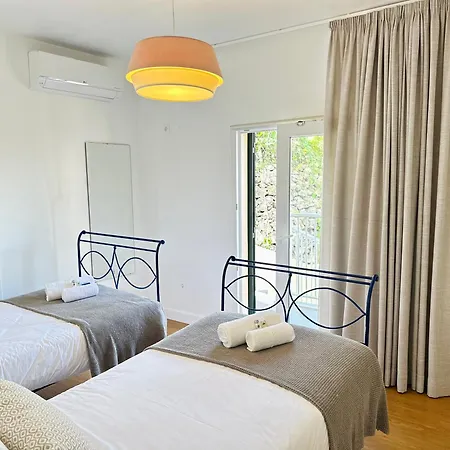 Porto Moniz Villa 度假居 *