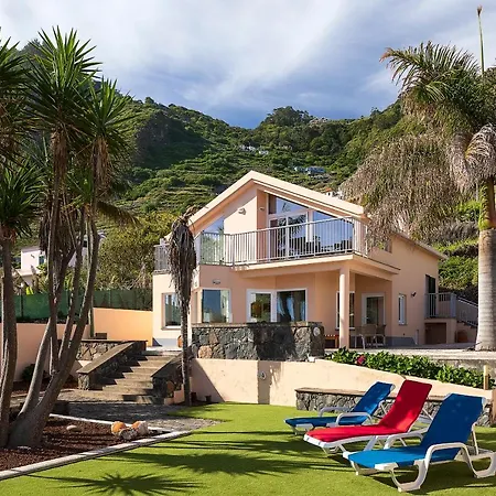 Porto Moniz Villa *