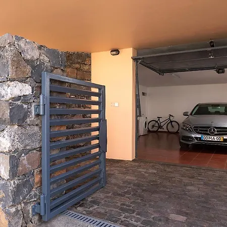 Porto Moniz Villa *
