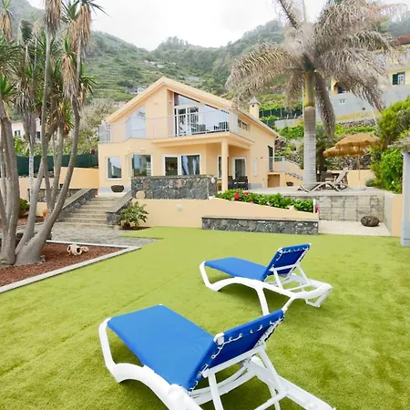Дом отдыха Porto Moniz Villa Порту-Мониш